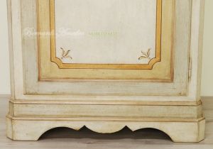 Armadietto da camera in legno massello dipinto a mano stile classico